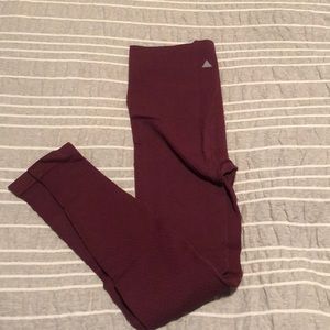 Textured balance athletica maroon leggings